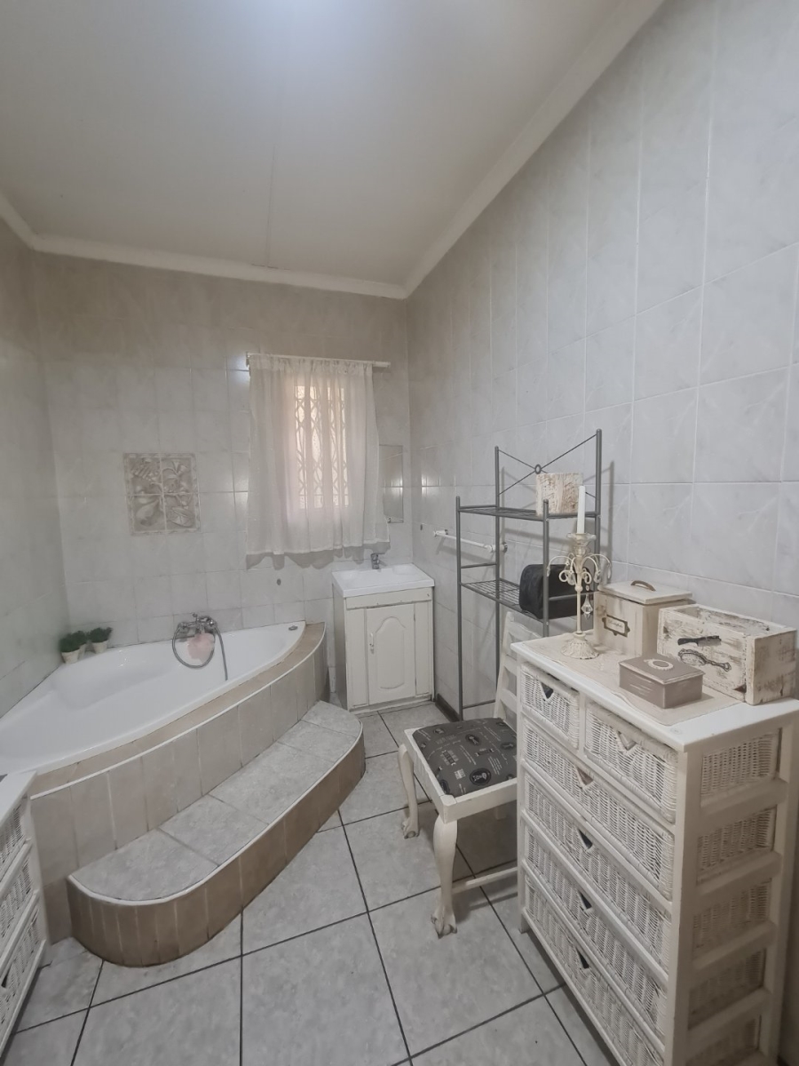 5 Bedroom Property for Sale in Sasolburg Free State